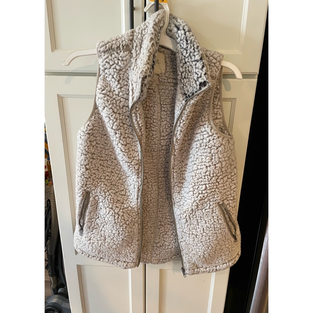 Thread and supply Sherpa vest